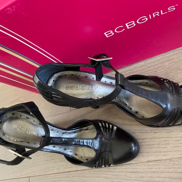 BCBG T-Strap vintage Retro style heels - Picture 5 of 11